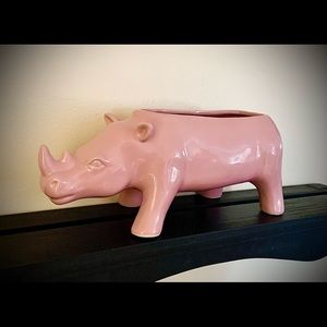 Mauve rhinoceros planter
